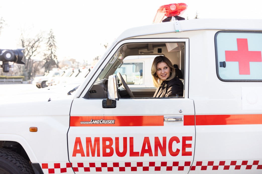 Olena Zelenska Foundation and Ministry of Health receive 50 evacuation ambulances from UAE government