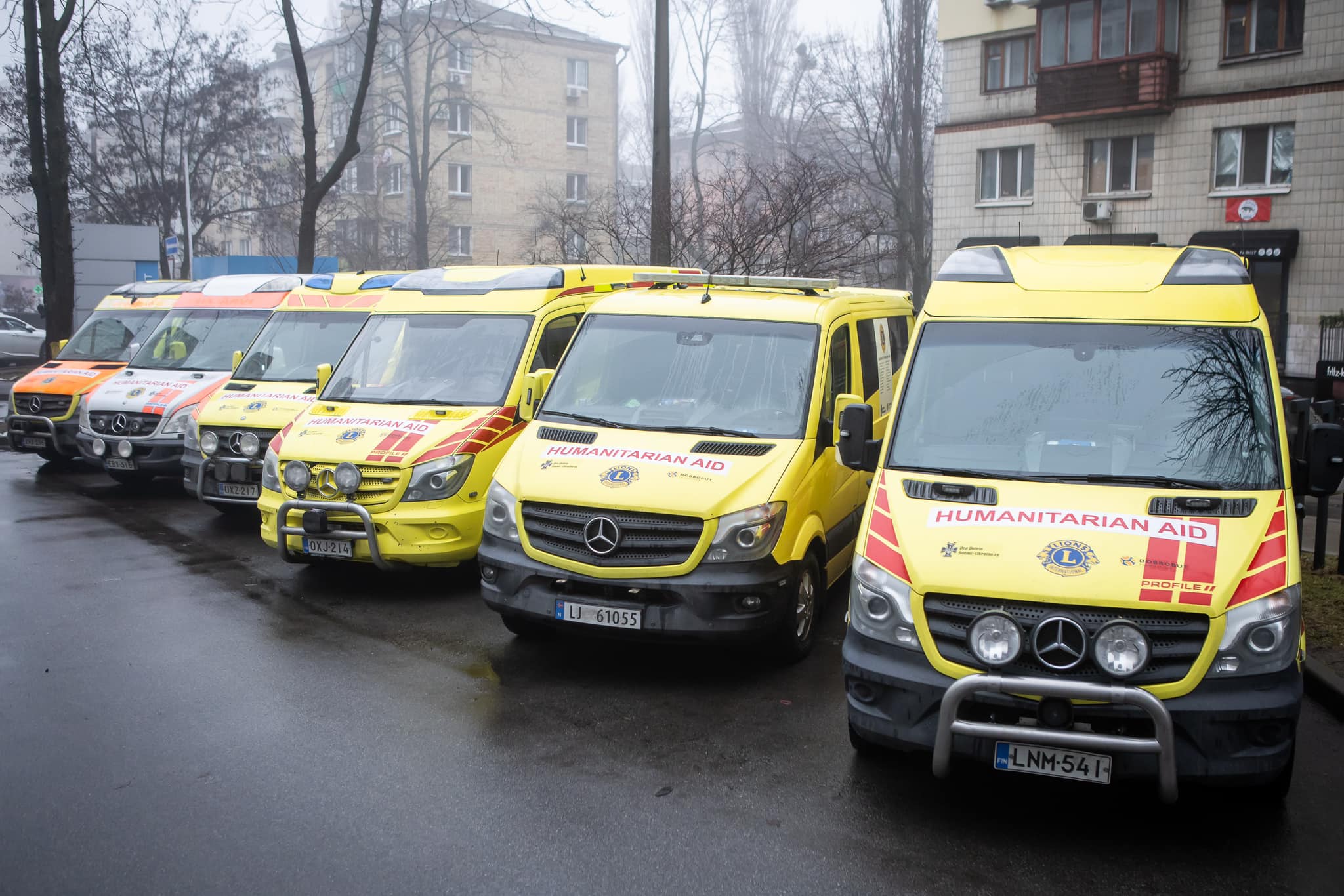Finnish charitable organizations have donated six ambulances to the Dobrobut Foundation