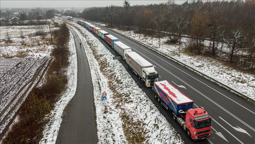 At the border with Poland, six checkpoints are blocked, with 3,300 trucks in queues